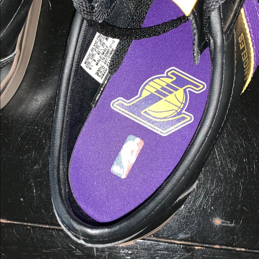 Adidas Lakers Sneaker - Picture 6 of 8